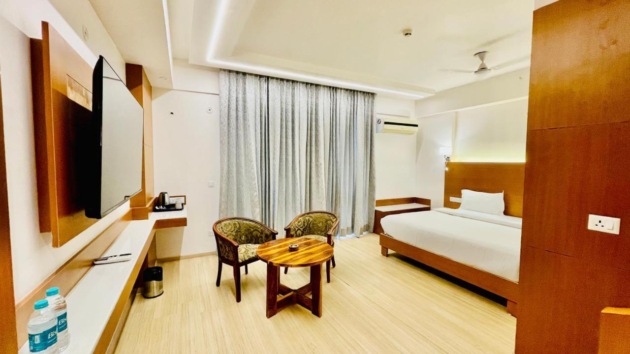 Neel Skye - Couple Friendly - Dlf My Pad, Gomtinagar , Lucknow公寓式酒店 外观 照片